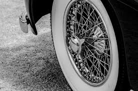 Classic Vehicle Wire-Spoke Wheel