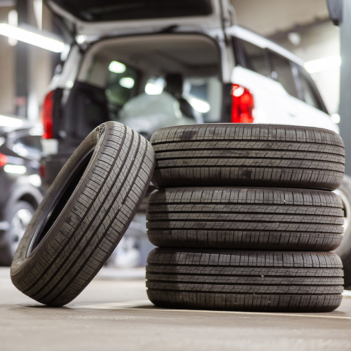 Changing tires for a car according to the season