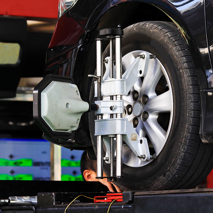 Car wheel fixed with computerized wheel alignment machine clamp